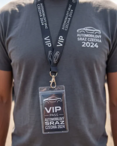 Šedé tričko s VIP visačkou na šňůrce (lanyard)